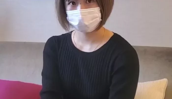Femme au foyer de 34 ans travaillant dans un supermarché, apparition unique pour des raisons économiques.