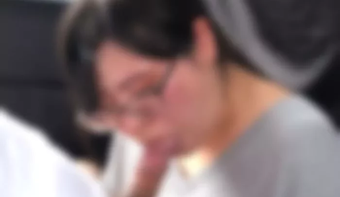 爆乳眼鏡熟女のパイズリフェラ
