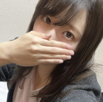 【復活記念で原盤送付中】説明不要の国宝級美女あみちゃん　初めての撮影で緊張しつつも、最後まで頑張って中出し。