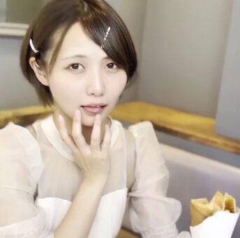 【無修正】ショートヘアーの可愛い美女に中出しセックス