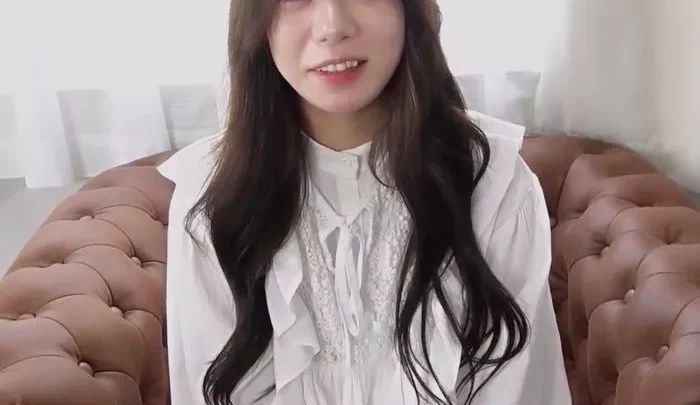 【無修正】アイドル出身の清純派色白美女に中出し！