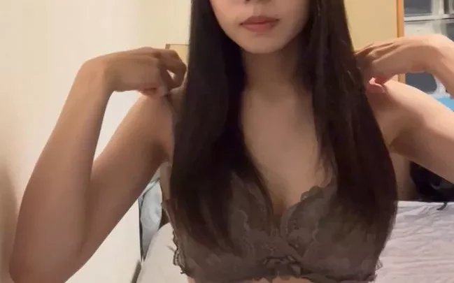エロかわ黒髪清楚ちゃんの自撮り