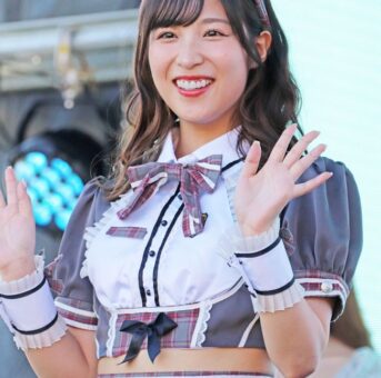 飲み会の後に女性を自宅に送迎後にハメます！（あの女優の無版）