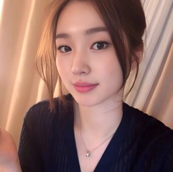 【無】美人インフルエンサーが彼とハメ撮りした映像。ハメまくってます。