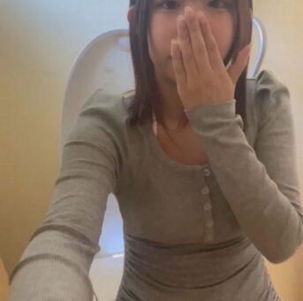 激カワ保育学生ちゃんのトイレでの自撮り