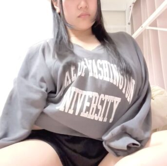 乳首激弱ぽっちゃりちゃんの自撮り
