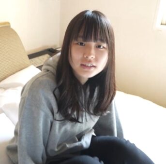 素朴すぎる可愛さ・・見るからに普通の女の子だけど脱ぐとFカップ。ほんとはセックス大好きで・・彼氏いるけど中に出していいよ・・