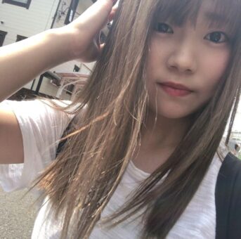 【画像32枚・動画10本】日焼け跡がまぶしい新妻がパイパンマンコを見せつける
