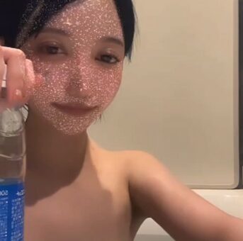 神スタイル美女のノーパンポロ〇