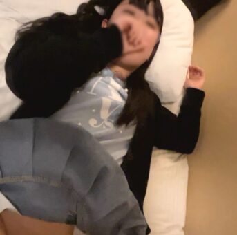フェラは初！田舎出身で芋感残る黒髪ロングちゃん！生のおち〇ぽに色んな体位で感じちゃいます♡♡【後編】No.224