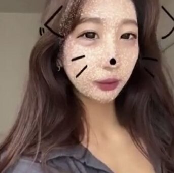 【オナ】イ◯スタで美人人妻が夫不在の間に、、、