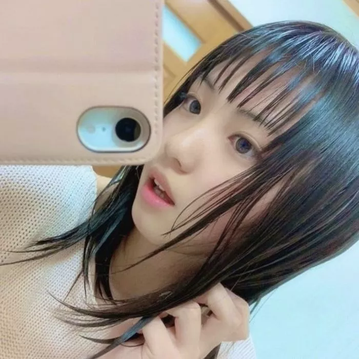 A college girl who is as cute as an idol secretly streamed a masturbation video for us.