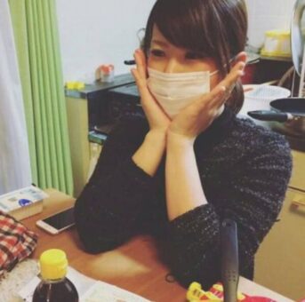 【画像14枚・動画2本】騎乗位で腰を振るかわいい新妻