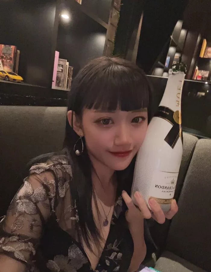 週日限定 美女自拍自慰流出