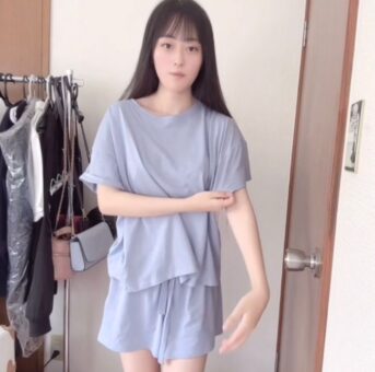 お嬢様系清楚な美女、自撮りオナニー