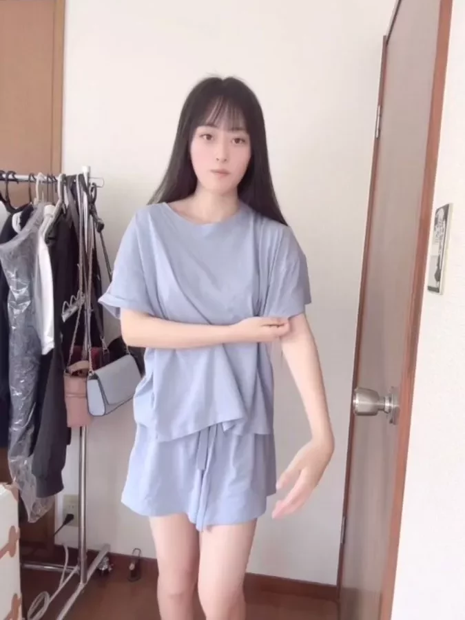 아가씨 스타일의 청순한 미녀, 셀카 자위