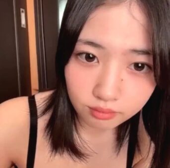 【zip】めちゃくちゃ美巨乳な子の自撮り