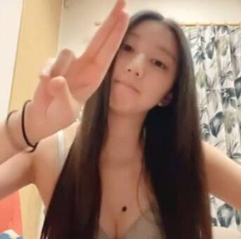 【無】体の隅々まで見せてくれるえっろい奇麗なお姉さん♡