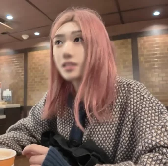 容系ガク生　上京後夢の美容系の仕事をする為「お金要らない–」29歳商社マンでかチンでショジョマンコに中出し
(HD1080P) (fc4589162)
