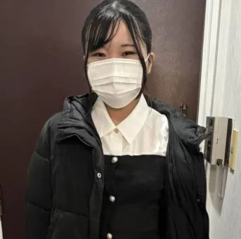 完全素人可愛いくて超敏感の18歳!!彼氏には內緒で…大量中出しハメ!(4K) (fc4619584)
