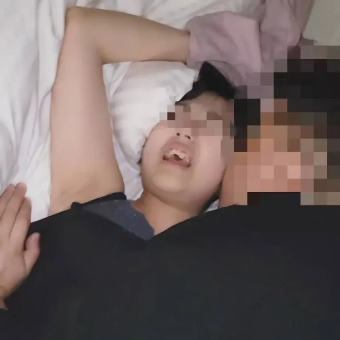 【個人】身勝手な極意の奧さん。生の肉棒を突き刺され力ずくで抵抗も子宮奧に旦那以外の精子を註ぎ込まれる(HD720P) (fc4630573)
