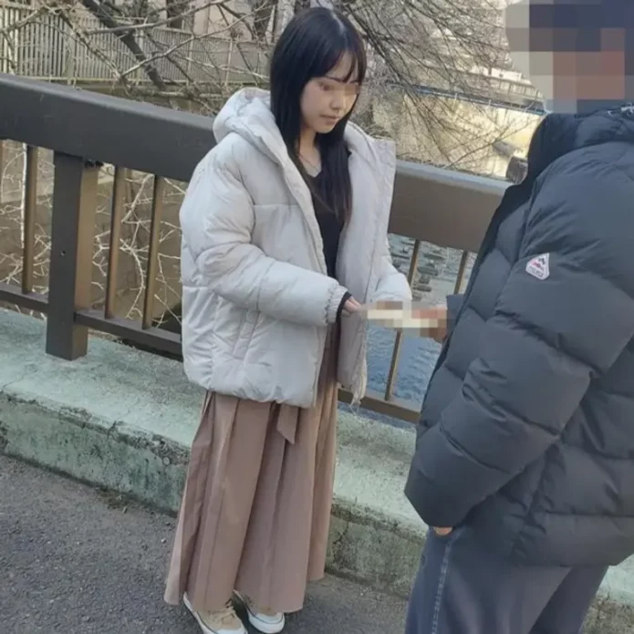 遅れて念願の新居で旦那の知らない間に他人棒で夫婦の神聖な部屋とカラダを汚され子宮奧に中出しされる浪費妻。
(HD720P) (fc4652931)