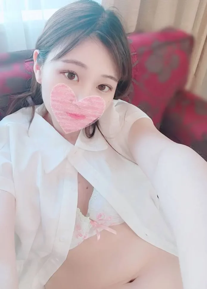 ロティックな百貨店の美人美容部員。ツンデレで危険な感じ漂う麻里子ちゃんに生挿入～超気持ちイイ！！ -麻里子26歳
(4K) (fc4659466)