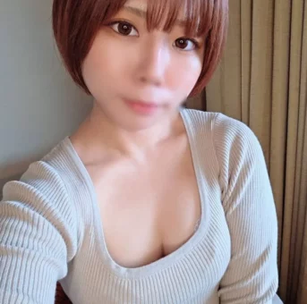 っくん！！溢れるオマンコがエロ悽すぎて2連続中出し交尾。キモチ良すぎてお口にもぶちまけてしまいました-えみり23
(4K) (fc4666997)
