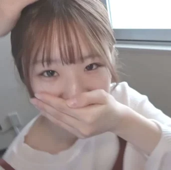 [無 原画質] 小柄な151cm華奢な身体の美女生ハメ中出し！！