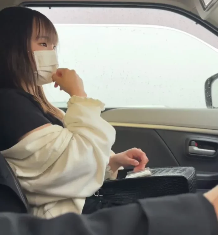 【桜花爛漫】可憐な女性と車内で（特典にてフルバージョンをご提供します）