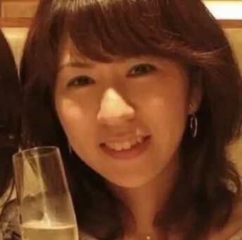 【画像56枚・動画5本】嬉しそうに笑顔でセックスをする清楚系の嫁