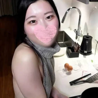 メ撮り。料理を作っておマコ湿らせて待っててくれる純粋な彼女に首めFCUKで無慈悲な中出し。特典動画有り
(HD1080P) (fc4414334)