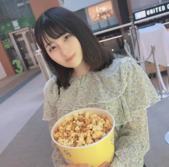 の為に尽力する健気な新人介護福祉士・・・嫌とは言えない真っ直ぐな性格に付け込み初めての生中出し！！
(HD1080P) (fc4482295)