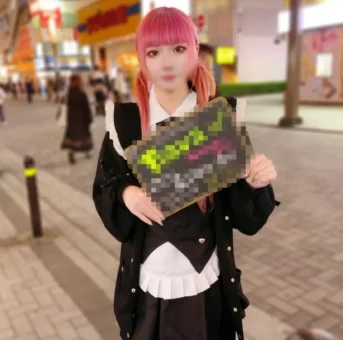 終わりにほろ酔いでﾊﾒ撮り遂行。同人誌のような潮吹きに興奮が止まらず聖なる膣穴に２度の大量中出し。
(4K) (fc4483777)
