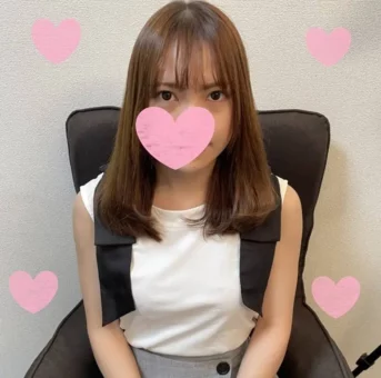 【顔出し】【モ無】乳首がピンク！まんこもピンク！野獣のようなフェラ！激しい生中だしセックス！
(4K) (fc4483986)