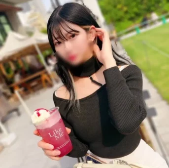透明感溢れる桃色乳首で勃起不可避！引き締まった身体の虜になり拒む彼女に3度も中出し御免。。
(HD1080P) (fc4484219)