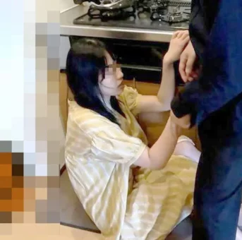 【個人】滞納中の団地妻  嫌がりながらも糸引きおんこに強中出しで返済
(HD1080P) (fc4515638)