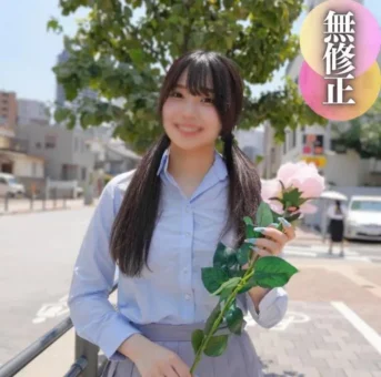 膣内に代わる代わる生ペニス挿入。初めての経験に動揺し緊張、嫌々ながらもカラダは正直で静かに喘ぐ。。。
(HD1080P) (fc4517642)