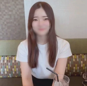 初々しい笑顔の色白18歳。友達に裏切られ経験人数彼氏１のまんこに初中出しの後…さらに未経験の(HD1080P) (fc4525860)