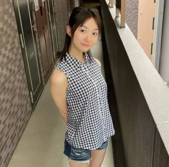 18迄990ptオヤジ宅までパコパコ稼ぎに來た楓ちゃん。今日も中年オヤジの臭精子をマコに発射される豪華特典付き
(HD1080P) (fc4574477)