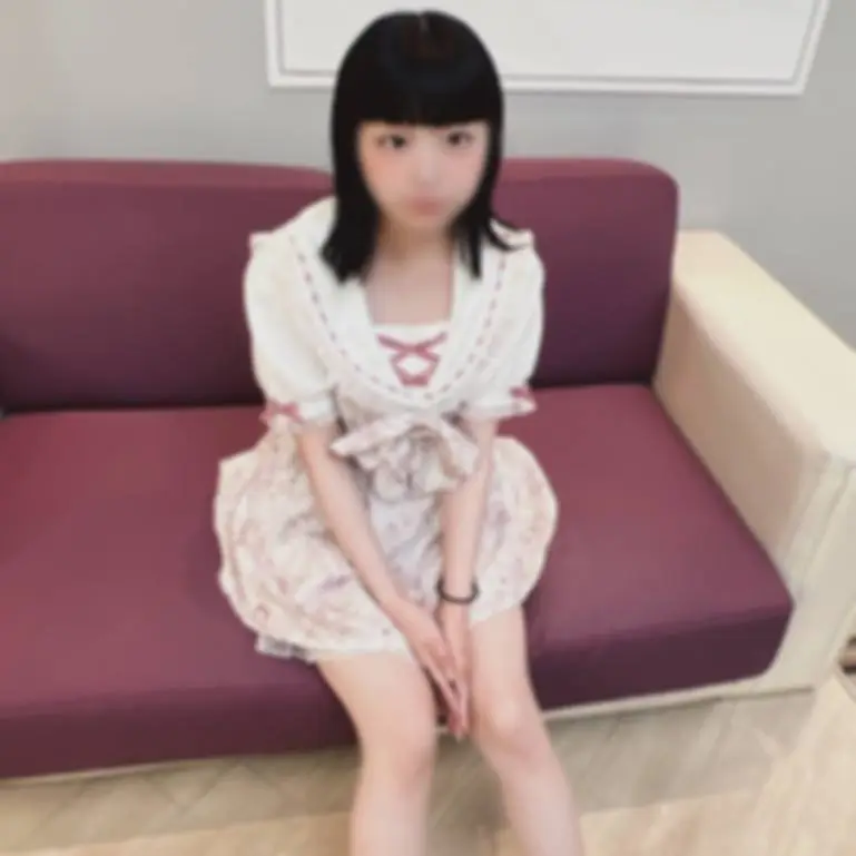 【初撮り】お菓子系アイドル風白く透き通った身體に不釣り合いな名器にオトナ精液を註入。
(HD1080P) (fc4654409)