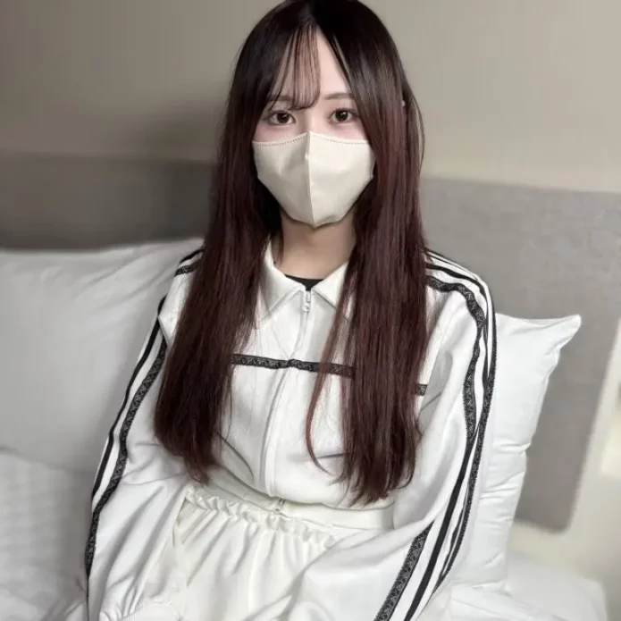 デカい。玄関で即尺からの、おマンコくぱぁ。えっちな體に興奮したのでオナホにして中出し。特典あり
(HD1080P) (fc4692631)