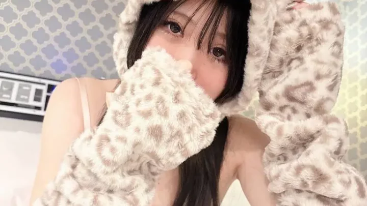 豹柄コスで淫乱覚醒！濃厚ザーメンを膣奥で受け止める一部始終！ FC2-PPV-4797999