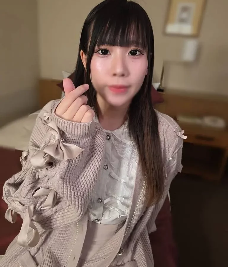 清楚系19歳がエロ本ごっこで初激ピス責めに悶える FC2-PPV-4796551