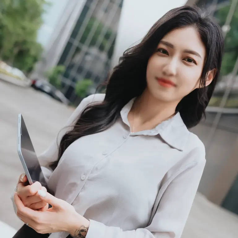 真面目な彼女が黒巨根を見て豹変。退社から出社まで激しいピストンで絶頂、潮吹きまくり。FC2-PPV-4804842