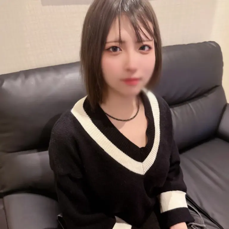 FC2-PPV-4805668 無邪気な表情のまま子宮奥まで突かれトロけ顔で連続中出しされる