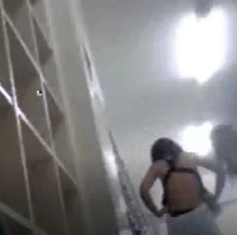 学校内スク水更衣室4