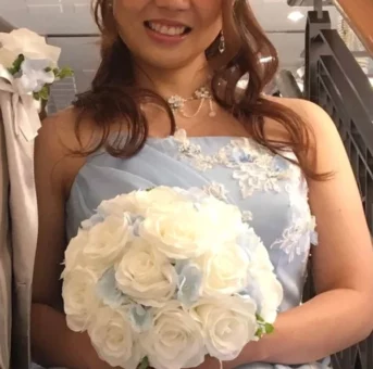 特典あり【無】　美人で笑顔がキュートなエッチな女性は変態ポーズで全裸姿を見せていた。