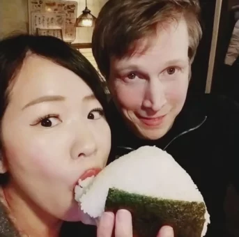 特典あり　日本女性は白人とのカップルとなり、以前はパコパコ大好きなスケベ女だった。