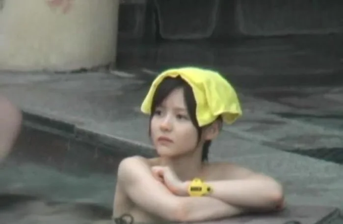 露天風呂、おさげ美少女